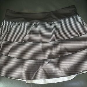 Medium size black-and-white tennis skort